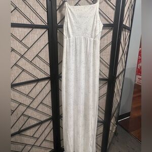 *Vintage & Stunning* - 🤩 Sparkling White Evening Gown w/ satin buttons on back!!